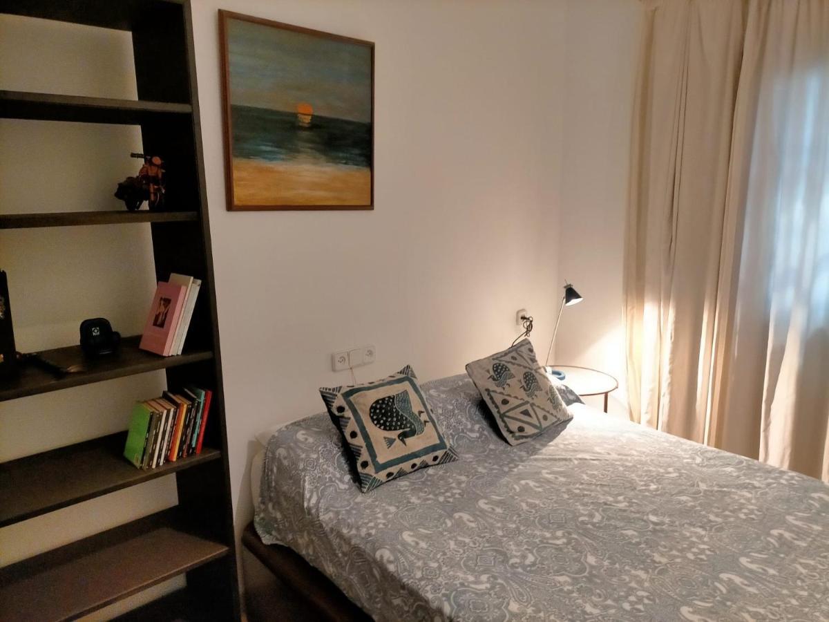 Alameda Donkey Parking Appartement Sevilla Buitenkant foto